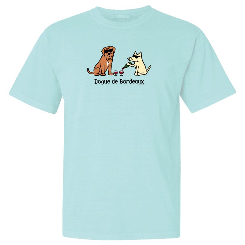 Light blue t-shirt with a graphic of two dogs and 'Dogue de Bordeaux' text on a white background