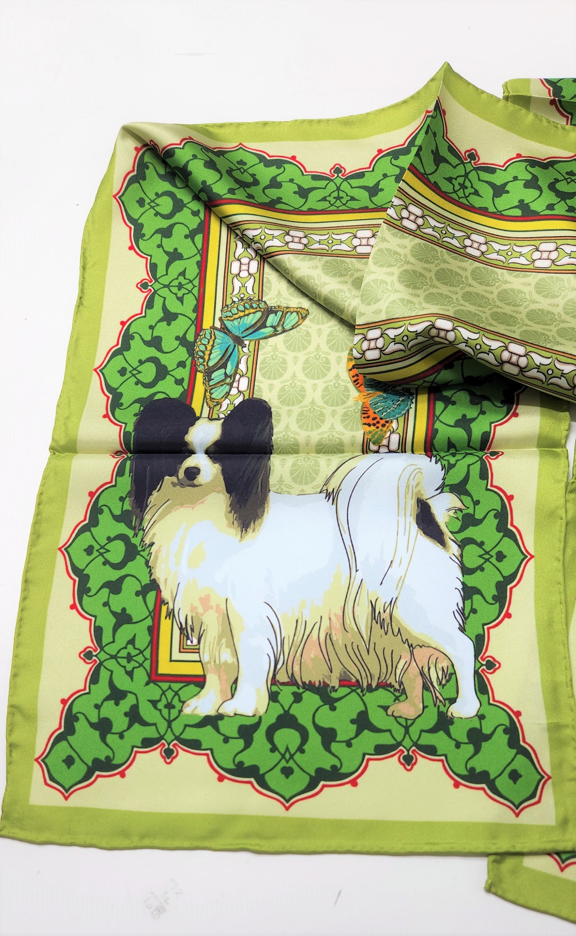 ハグオーワー　Dog Paradise スカーフ Papillon Oblong Silk Scarf | AKC Shop